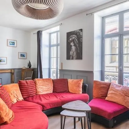 Spacious 3 Bedrooms Flat In Town Center