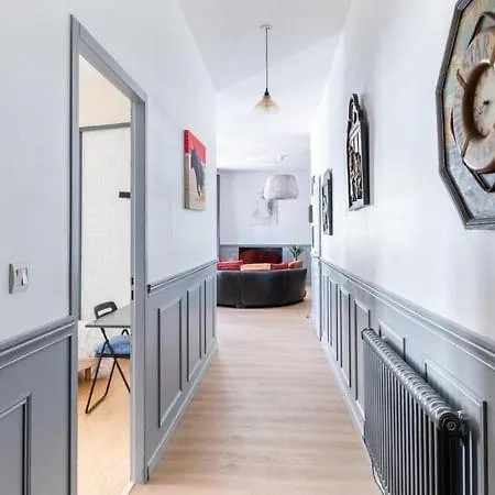 Spacious 3 Bedrooms Flat In Town Center Apartment